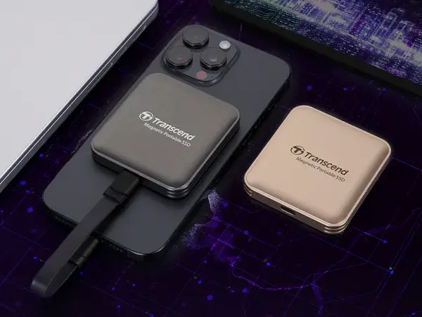 SSD Transcend ESD420 en dorado y gris junto a un iPhone